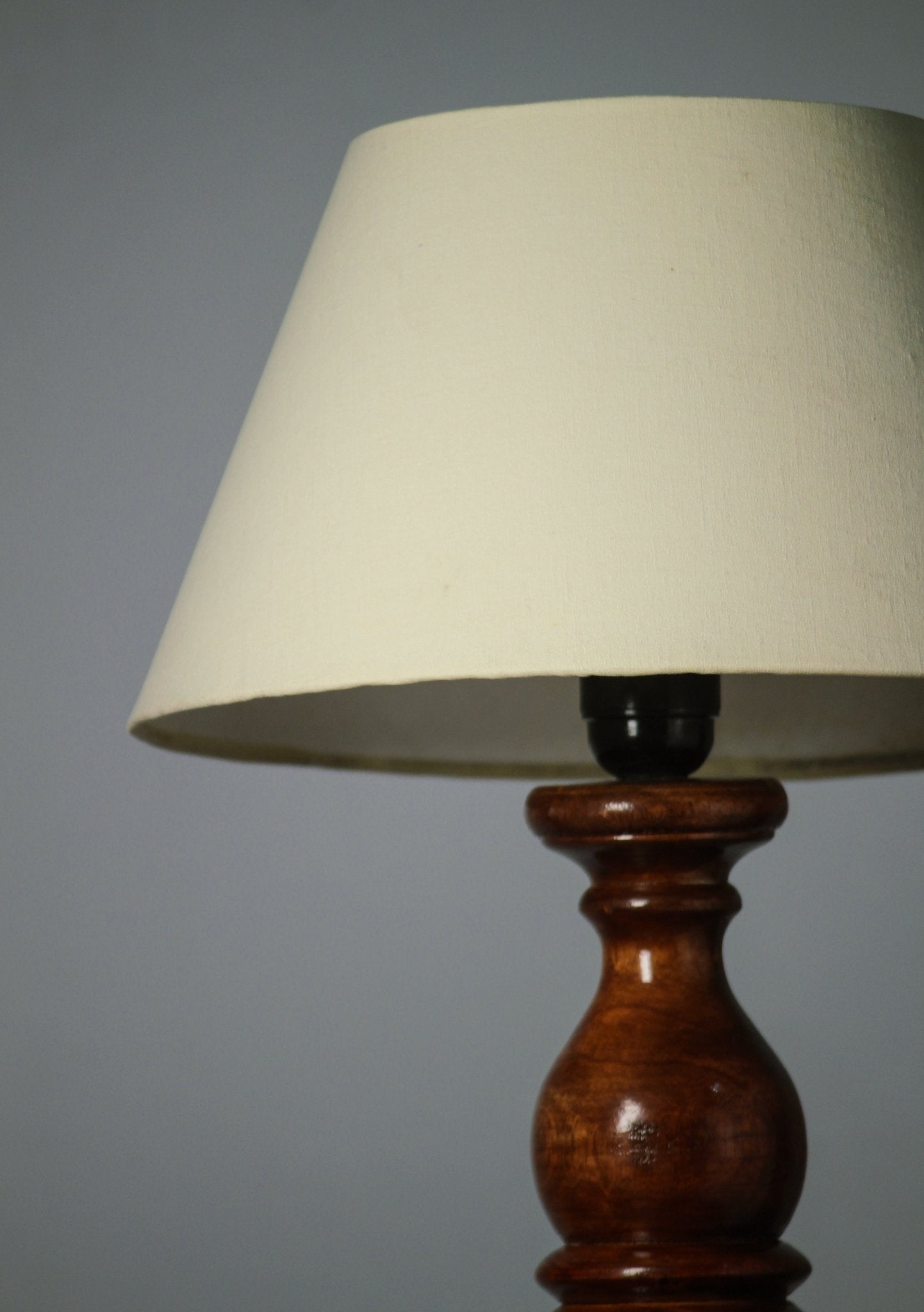 Shion Wooden Table Lamp - The Rookh