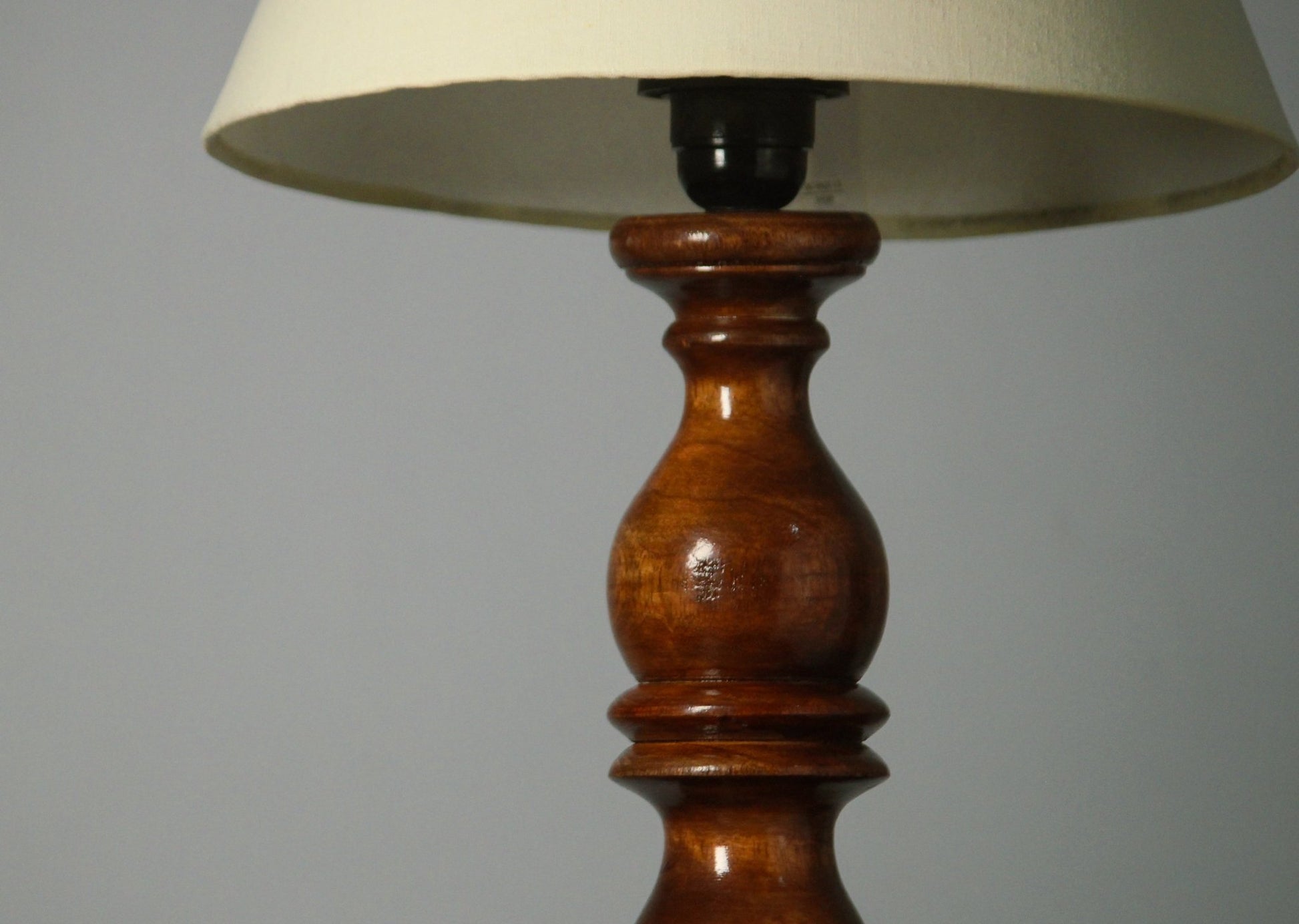 Shion Wooden Table Lamp - The Rookh